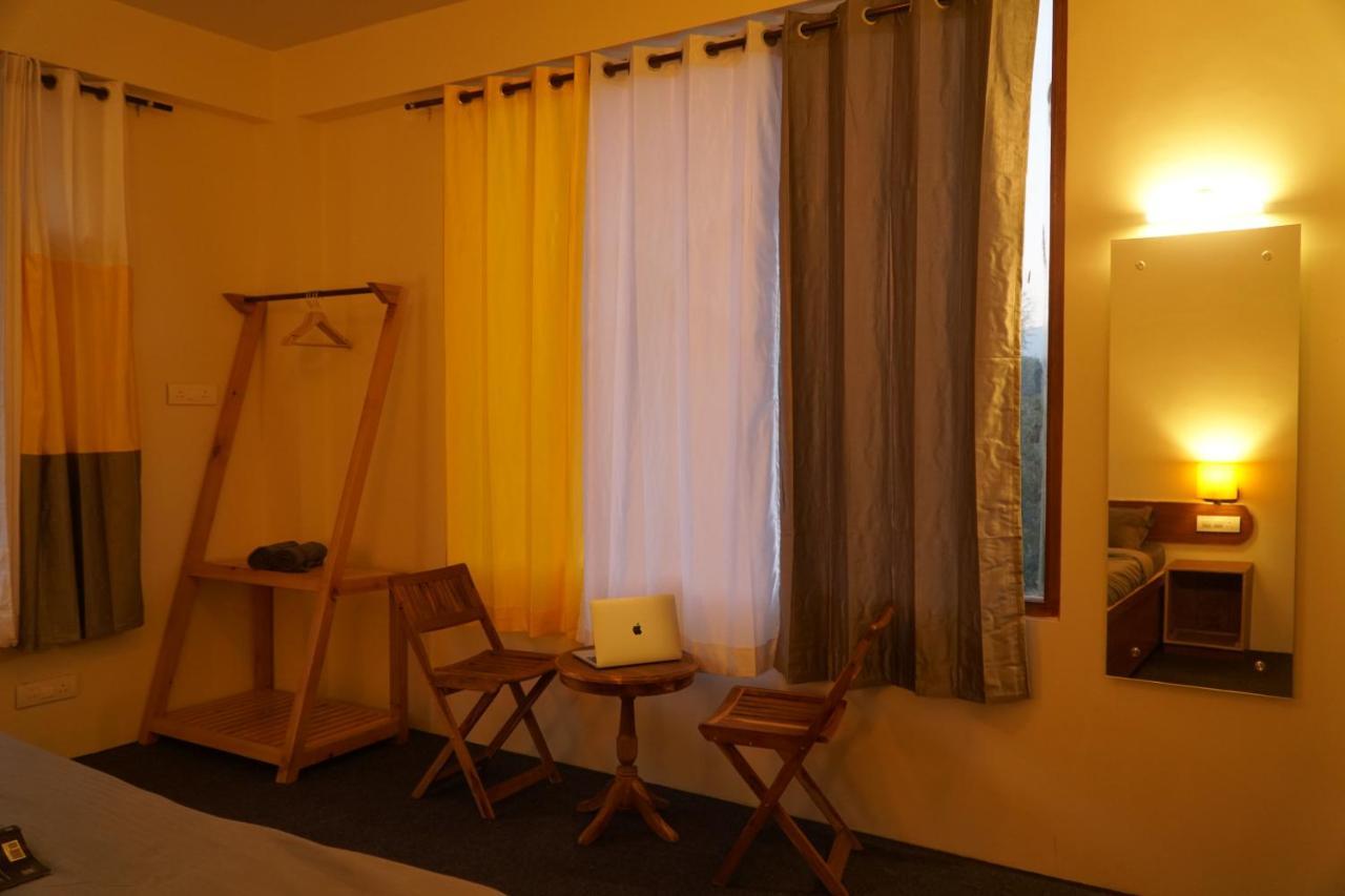 Firefly Hostel Manāli Esterno foto