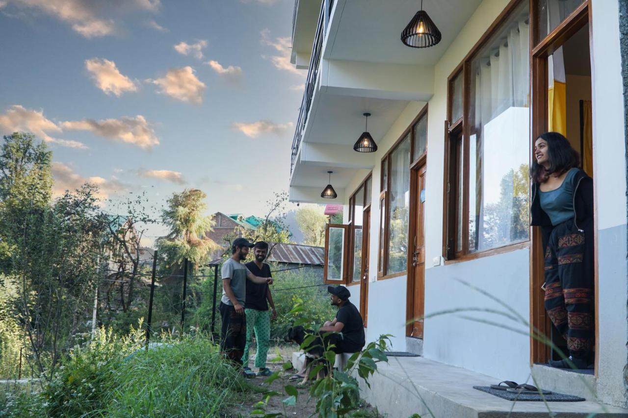 Firefly Hostel Manāli Esterno foto