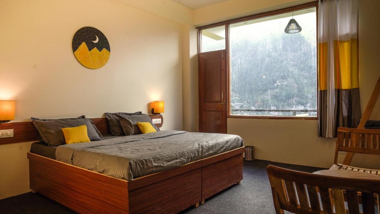 Firefly Hostel Manāli Esterno foto