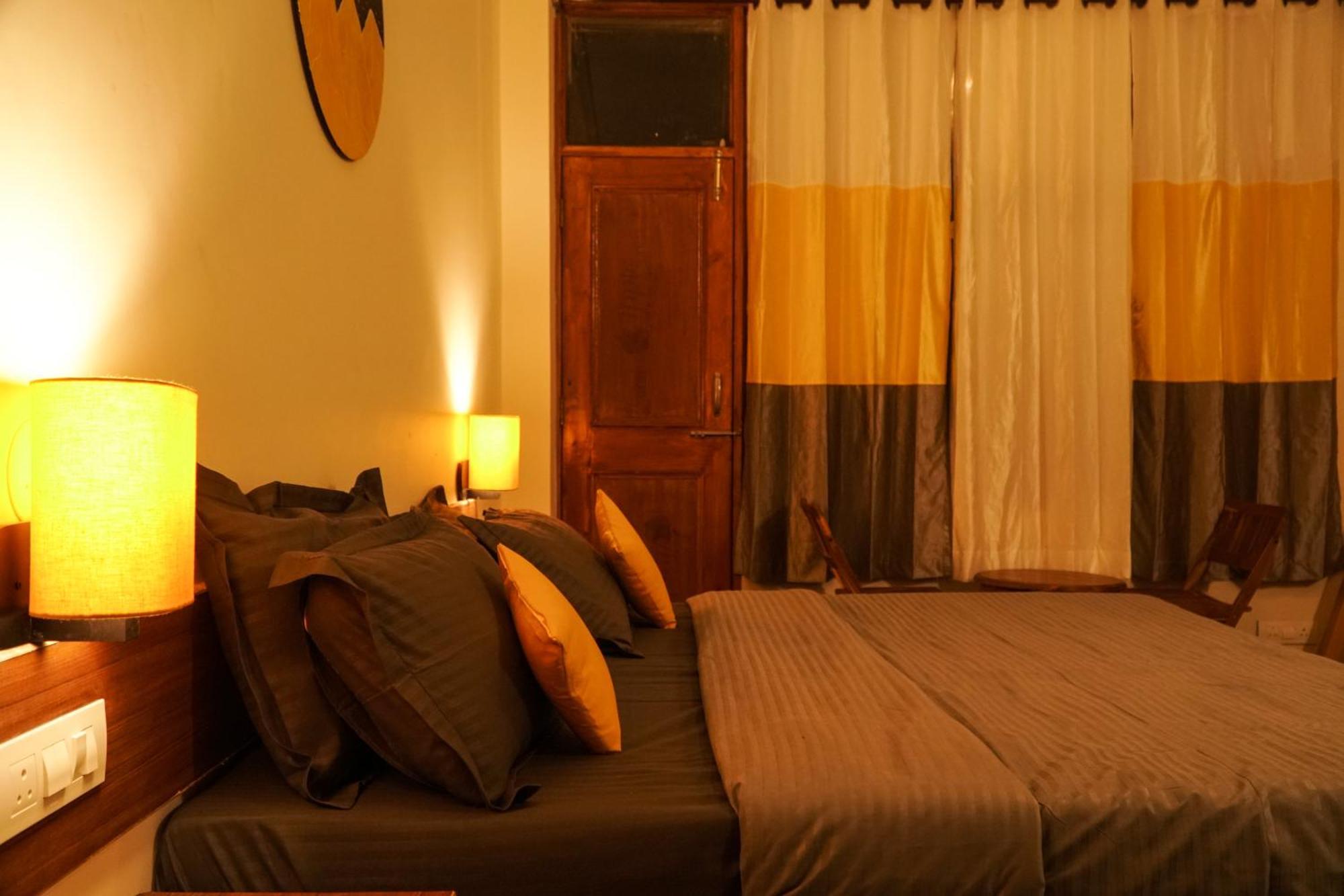 Firefly Hostel Manāli Esterno foto
